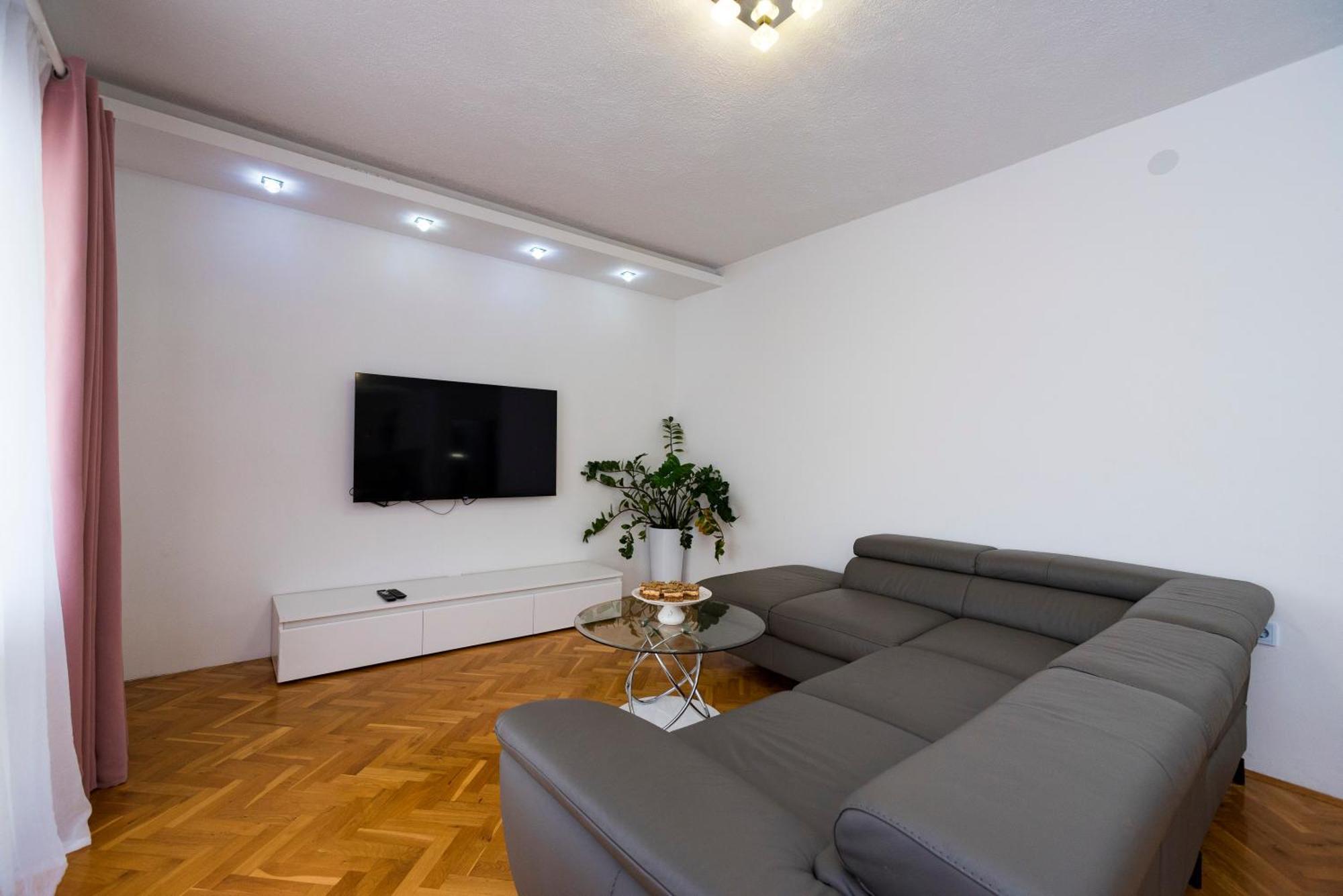 M&M Pelivan Apartment Kastela Dış mekan fotoğraf